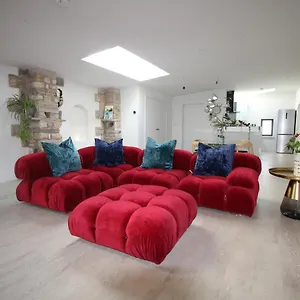 The Old Poolhouse Apartment